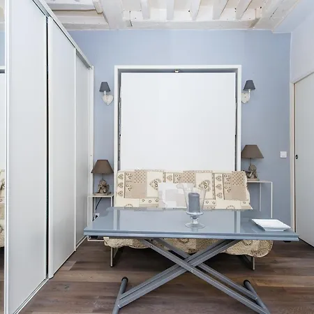 Modern Montorgueil Studio *
