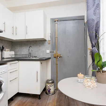 Modern Montorgueil Studio Apartment