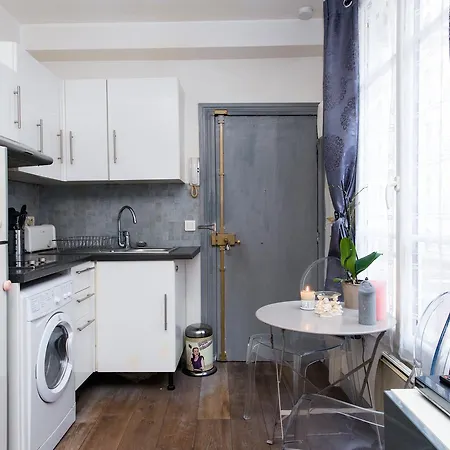 Modern Montorgueil Studio Apartment Paris